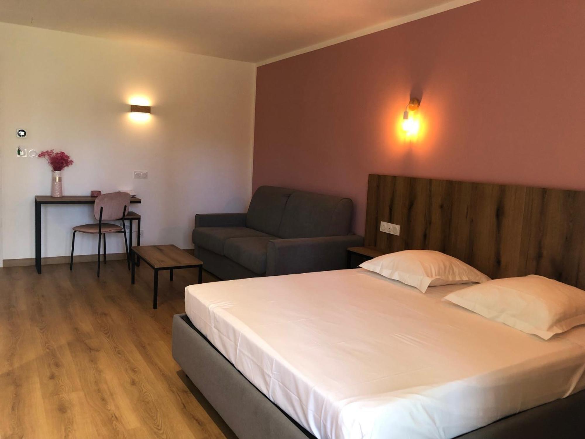Auberge Les Oliviers Люссиана Экстерьер фото
