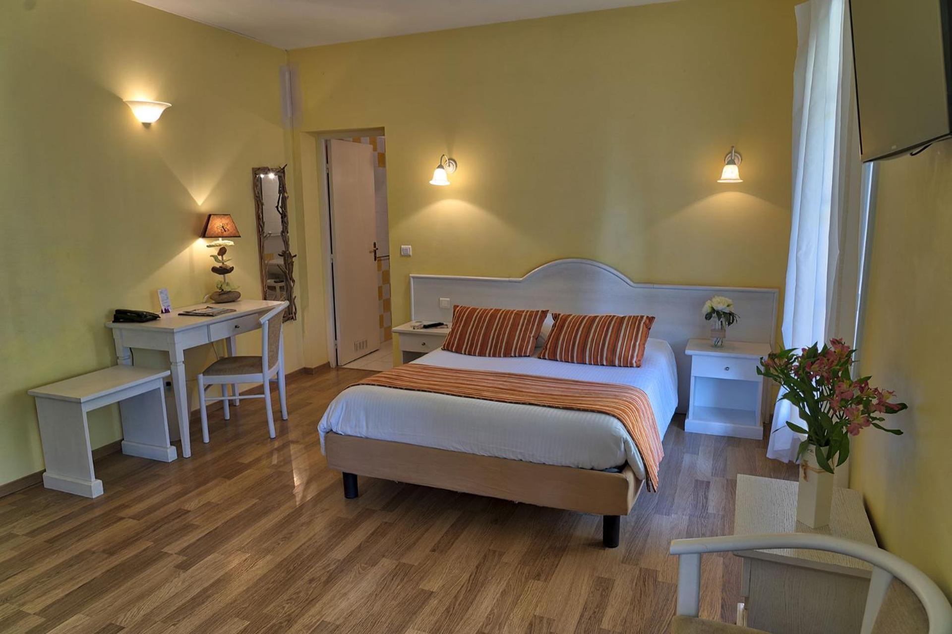 Auberge Les Oliviers Люссиана Экстерьер фото